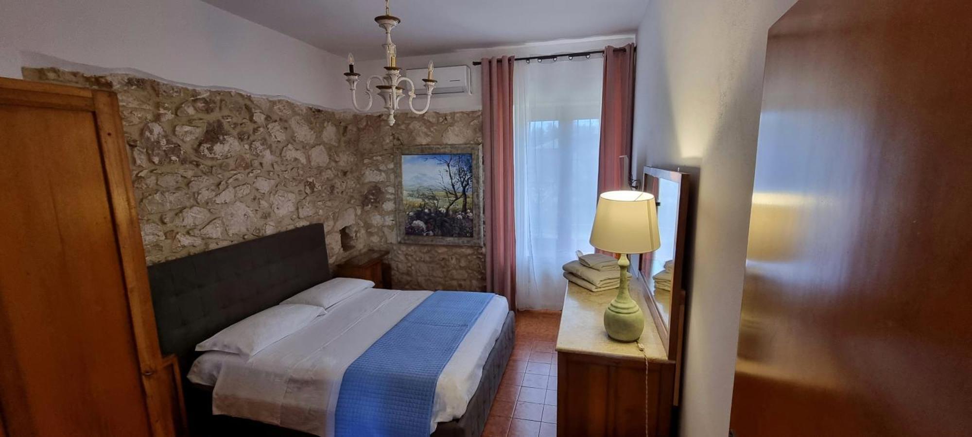 Asparano Ognina Pokoj fotografie